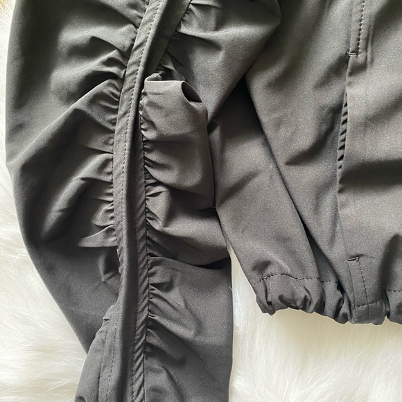 Calvin Klein Performance WindBreaker - Picture 4 of 9